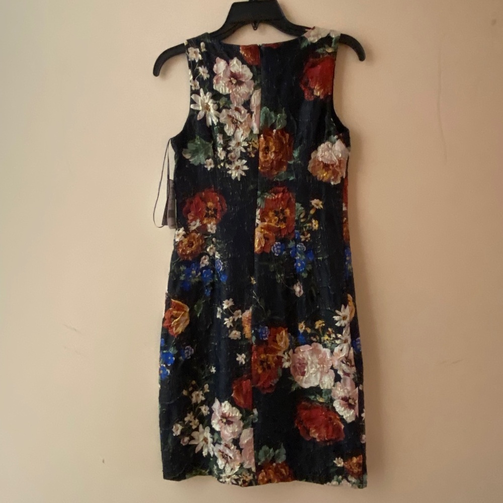 Lovely sleeveless party dress